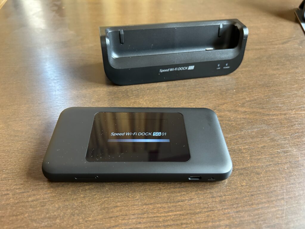 BIGLOBE WiMAX到着後にSpeed Wi-Fi DOCK 5G 01を起動して接続確認している様子